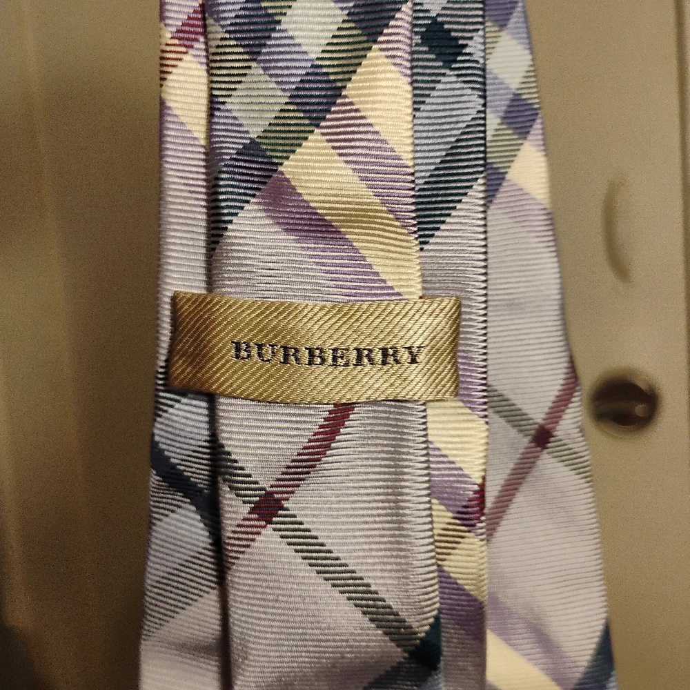 Burberry Mens Iconic Nova Check Skinny Tie 100% Silk - Picture 1 of 13
